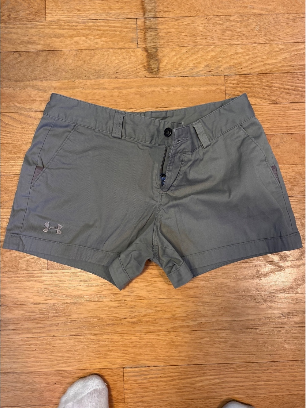 Under Armour Women's Gray Athletic Shorts Size 6